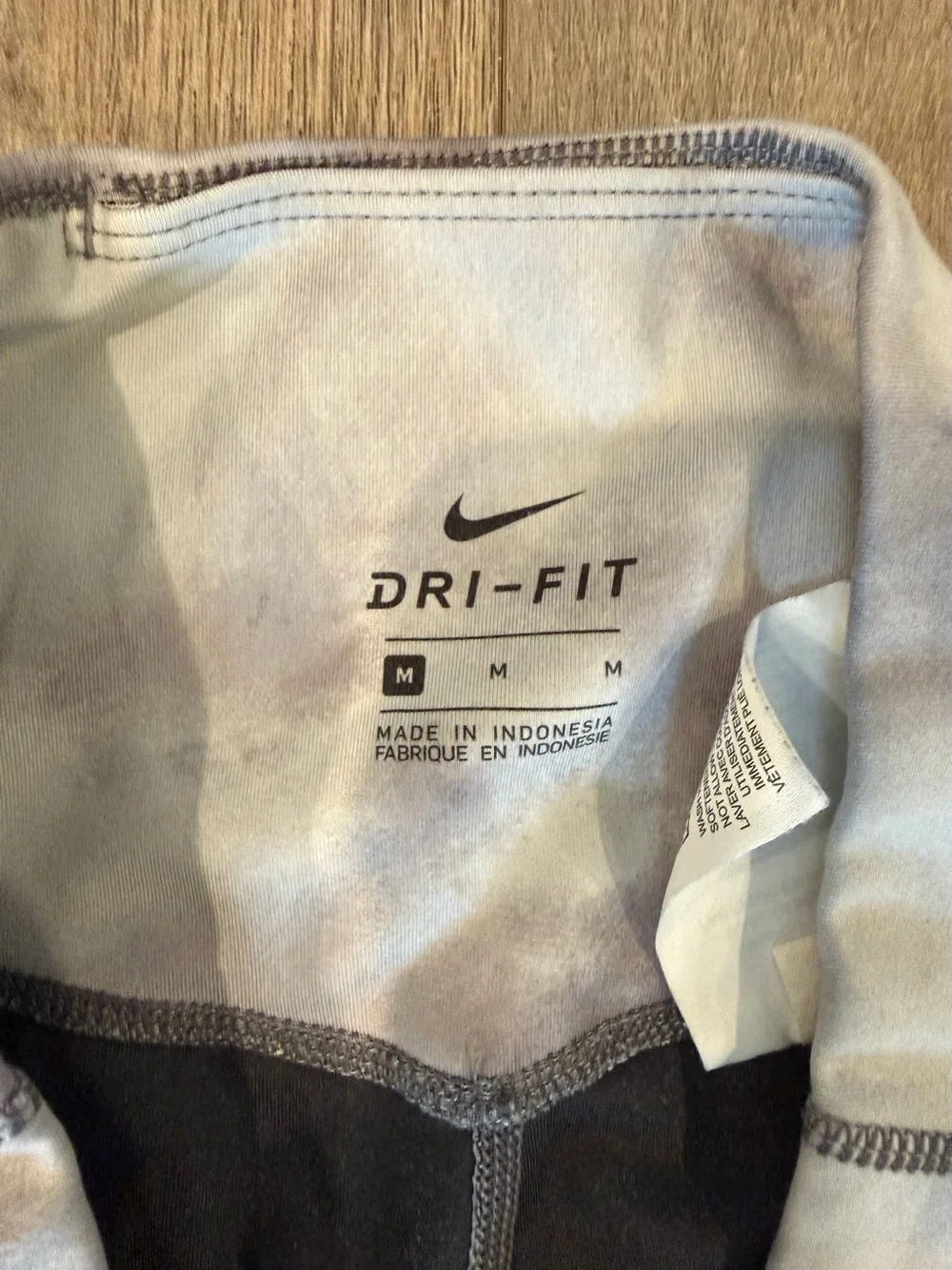 Nike Cropped Tie-Dye Leggings in Light Gray and Lavender